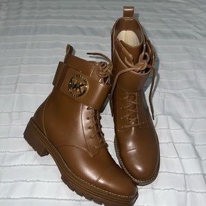 Micheal Kors Boots